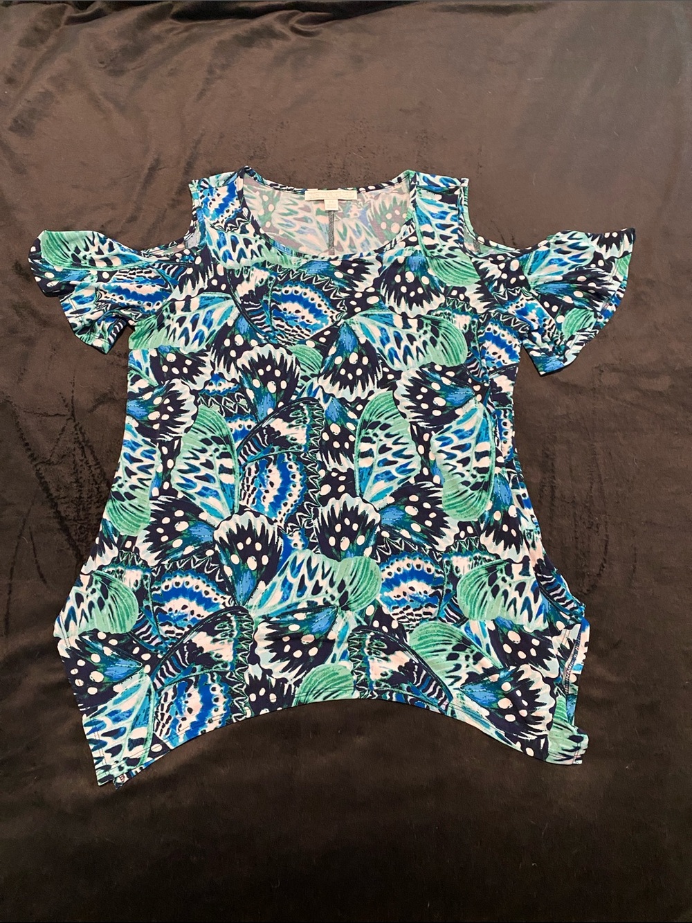Juniper & Lime Cold-Shoulder Flutter Sleeve Top in Blue & Green Print
